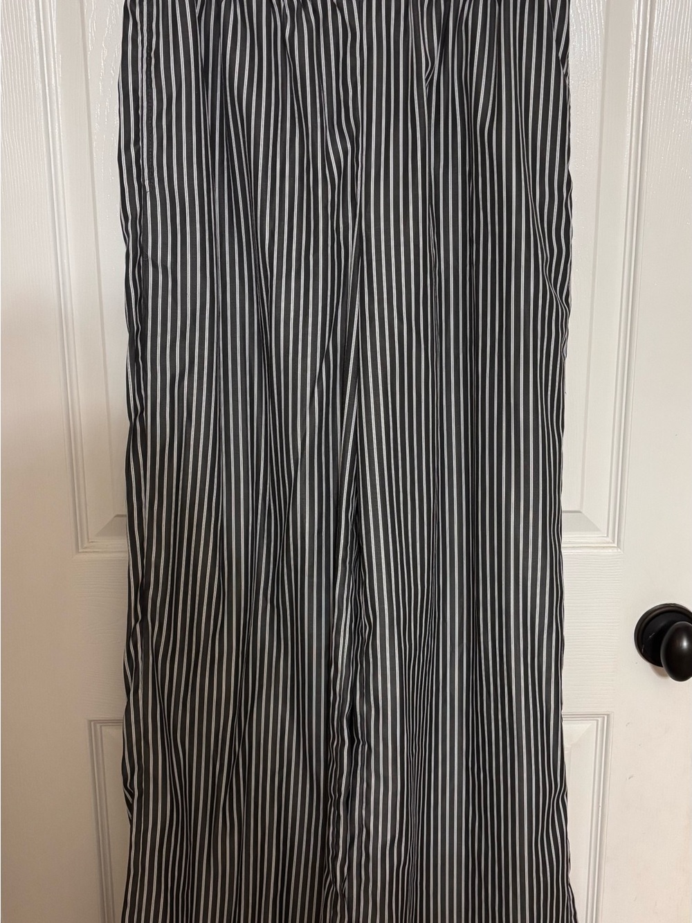 Commense Black and White Striped Relaxed Pants with pockets